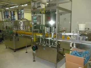 Marchesini twist-off capper, photograph 1 of 3
