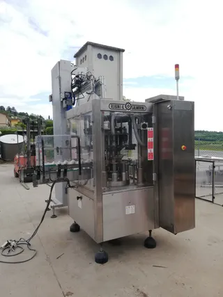 Robino & Galandrino RECORD 8 muselet machine, photograph 1 of 5