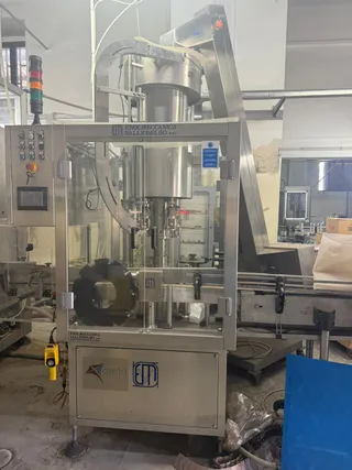 Enolmeccanica Vallebelbo Stelvin capper, photograph 1 of 11