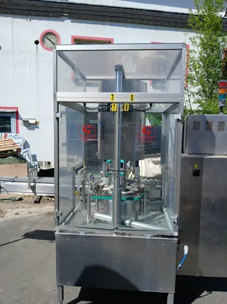 Marchesini twist-off capper, photograph 2 of 3
