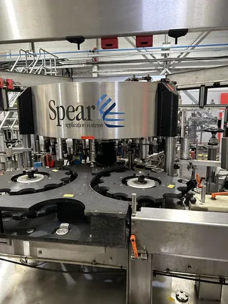 Carbonated soft-drink bottling line for glass, photograph 3 of 10
