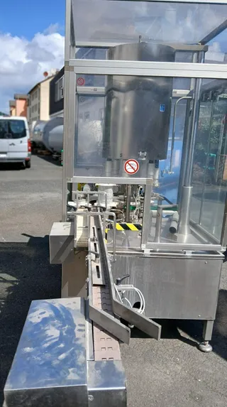 Marchesini twist-off capper, photograph 3 of 3