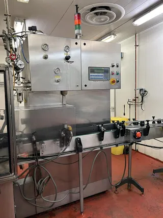 Carbonated soft-drink bottling line for glass, photograph 4 of 10