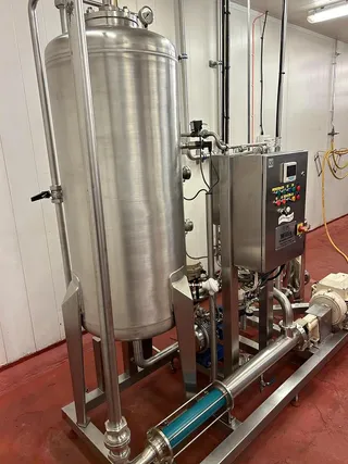 Carbonated soft-drink bottling line for glass, photograph 5 of 10
