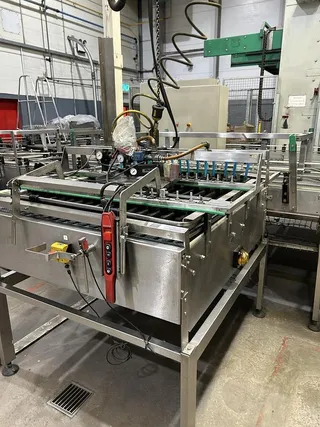 Carbonated soft-drink bottling line for glass, photograph 6 of 10