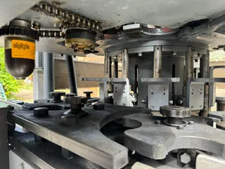 Robino & Galandrino four-head muselet machine, photograph 7 of 19
