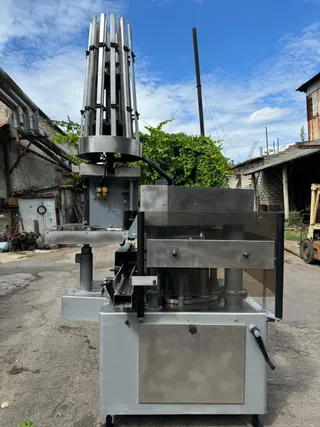 Robino & Galandrino four-head muselet machine, photograph 9 of 19