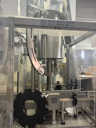 Enolmeccanica Vallebelbo Stelvin capper, photograph 10 of 11