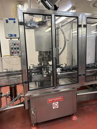 Carbonated soft-drink bottling line for glass, photograph 10 of 10