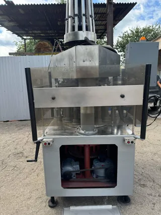 Robino & Galandrino four-head muselet machine, photograph 11 of 19